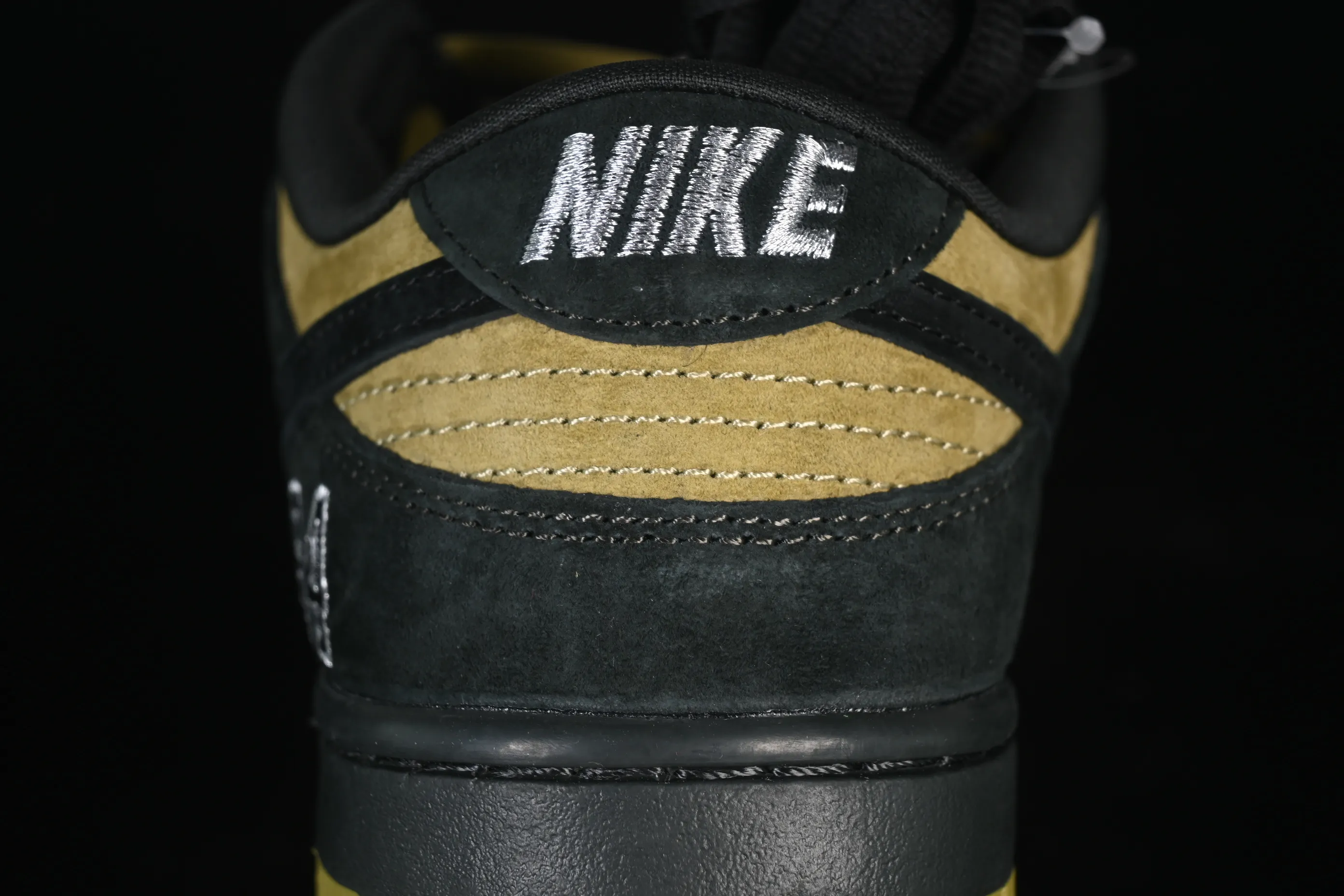 All Categories Nk SB Dunk Series Nk SB Dunk Low Low-top sneakers Supreme x Nike Dunk SB Dunk Low joint brown and yellow low-top casual skateboard shoes HQ8487-300